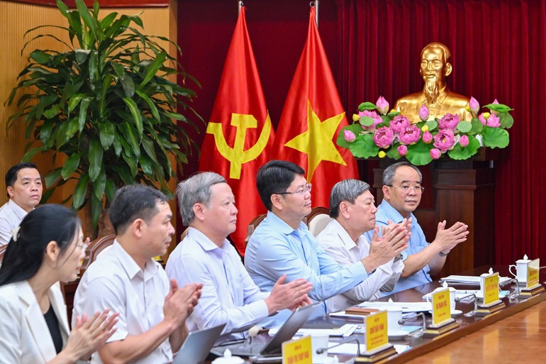 与会代表出席仪式。(图:人民报) 与会代表出席仪式。(图:人民报)