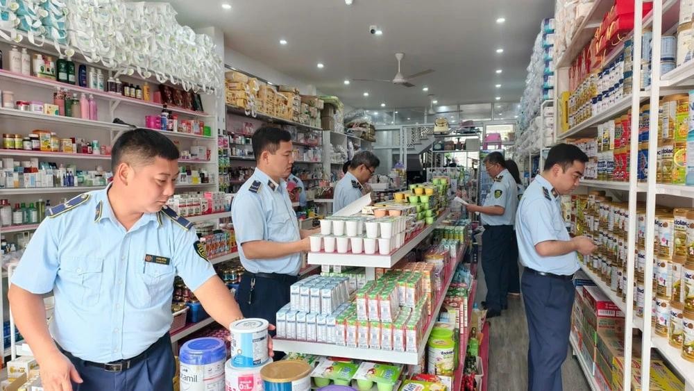 加强打击走私及伪劣商品。（图：越通社）