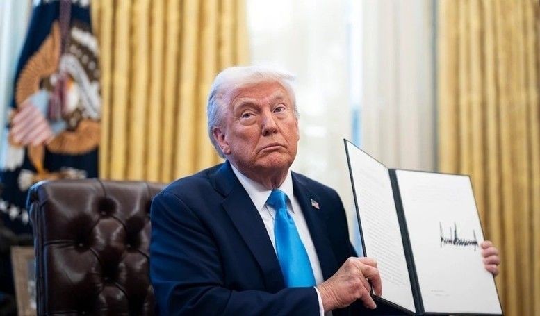 美国总统特朗普9月25日签署行政令时说，科技投资者戴尔和媒体大亨默多克以及“大概四五名绝对世界级的投资者”，将参与收购TikTok计划。（图源：互联网）