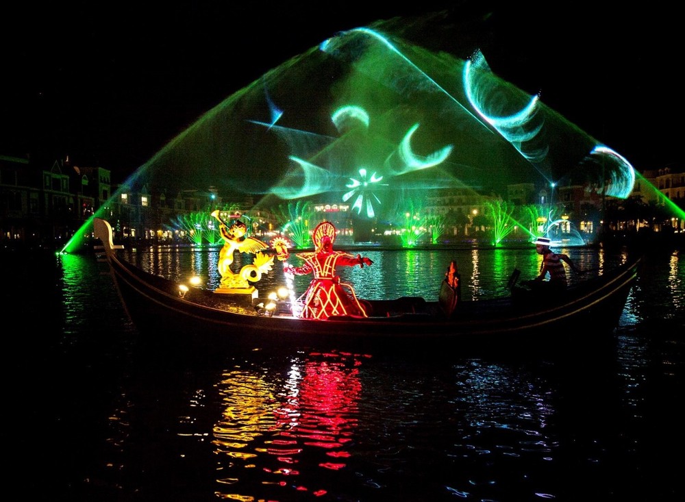 富国的“威尼斯色彩”节目。图自越通社 “海洋之吻”（Kiss of the Sea）——富国的世界级演出。（图源：太阳集团）