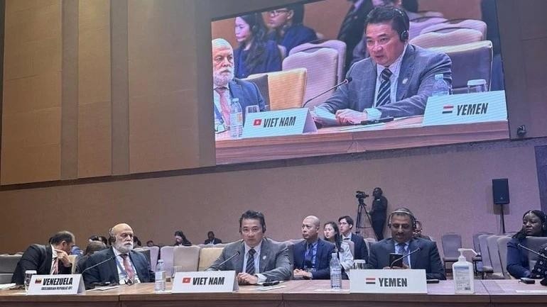 越南外交部国际组织司司长范海英大使在会上发表讲话。（外交部供图）