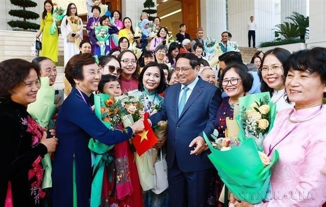 政府总理范明政会见出席2024年在河内举行的亚太地区女性科学家与工程师网络大会（INWES APNN）代表。（图：越通社）