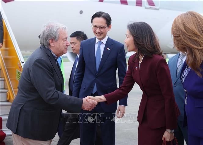 联合国秘书长安东尼奥•古特雷斯抵达河内，开始对越南进行正式访问。（图：越通社）
