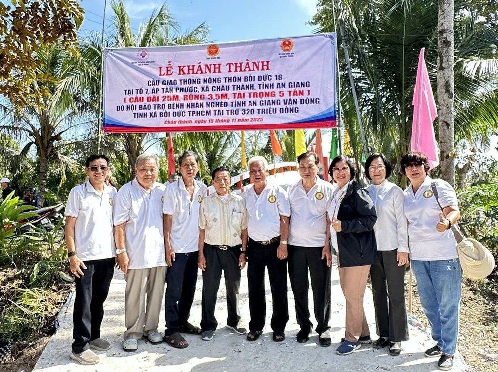 培德精舍18号农村新桥在安江省落成。