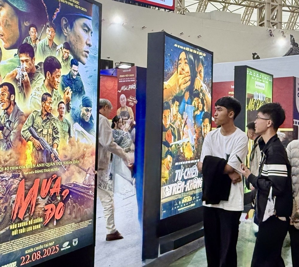 在2025年秋季博览会上设置的电影分区，让公众感受越南这一重点文化产业的创意精神。图自越通社。