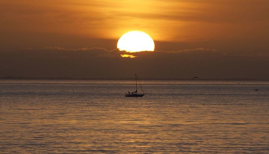 图为 2023年5月和6月，全球海面温度创历史新高。（图：联合国）