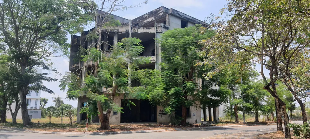 Một biệt thự thuộc dự án BCR đã xong phần thô bị bỏ hoang từ nhiều năm nay Một biệt thự thuộc dự án BCR đã xong phần thô bị bỏ hoang từ nhiều năm nay