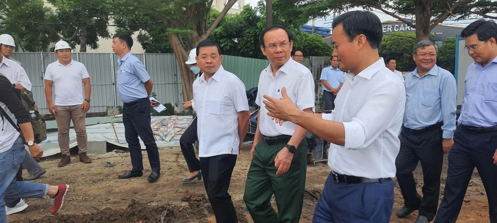 Bí thư Nguyễn Văn Nên khảo sát dự án cải tạo kênh Tham Lương - Bến Cát - rạch Nước Lên, đoạn qua quận Tân Phú