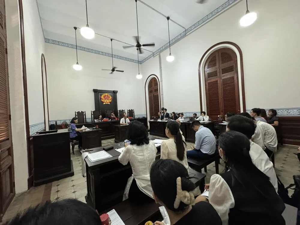 Quang cảnh phiên tòa Phiên tòa.jpg