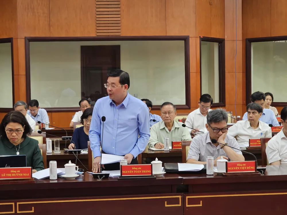 Giám đốc Sở TNMT Nguyễn Toàn Thắng phát biểu. Ảnh Trà Giang GD NTT 27-3.jpg