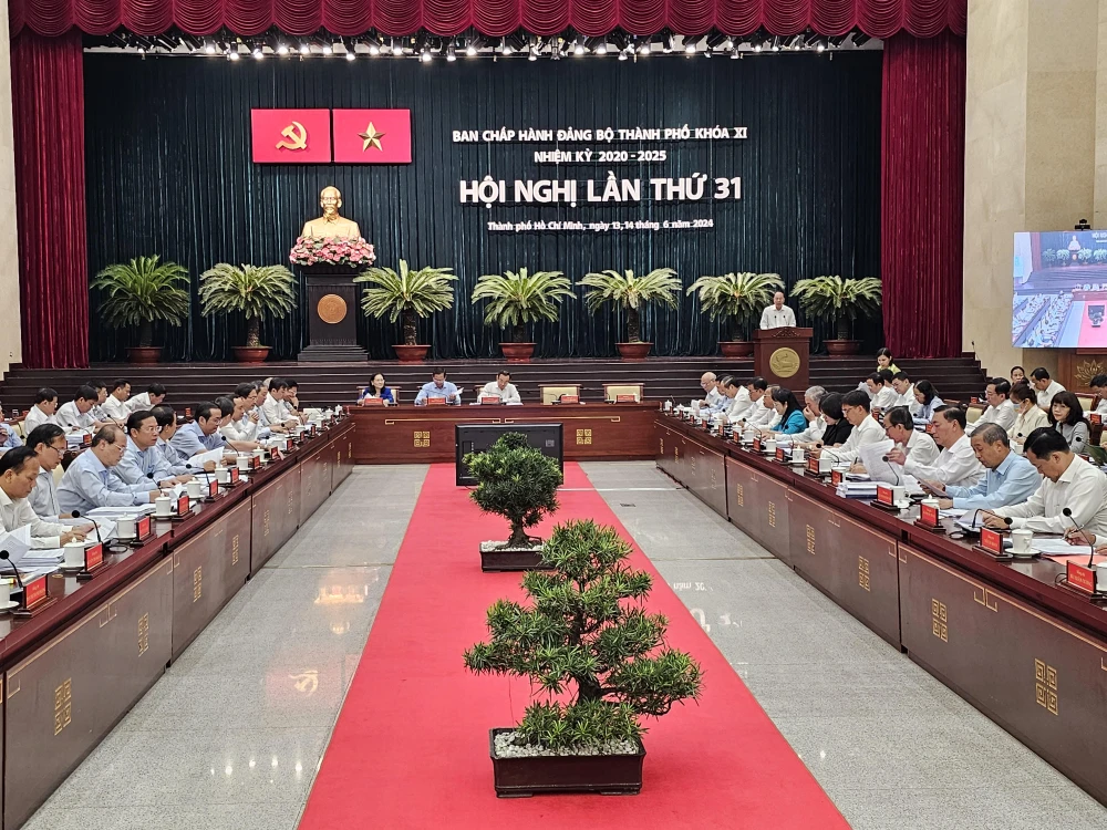 Quang cảnh Hội nghị HN TU 13-6.jpg