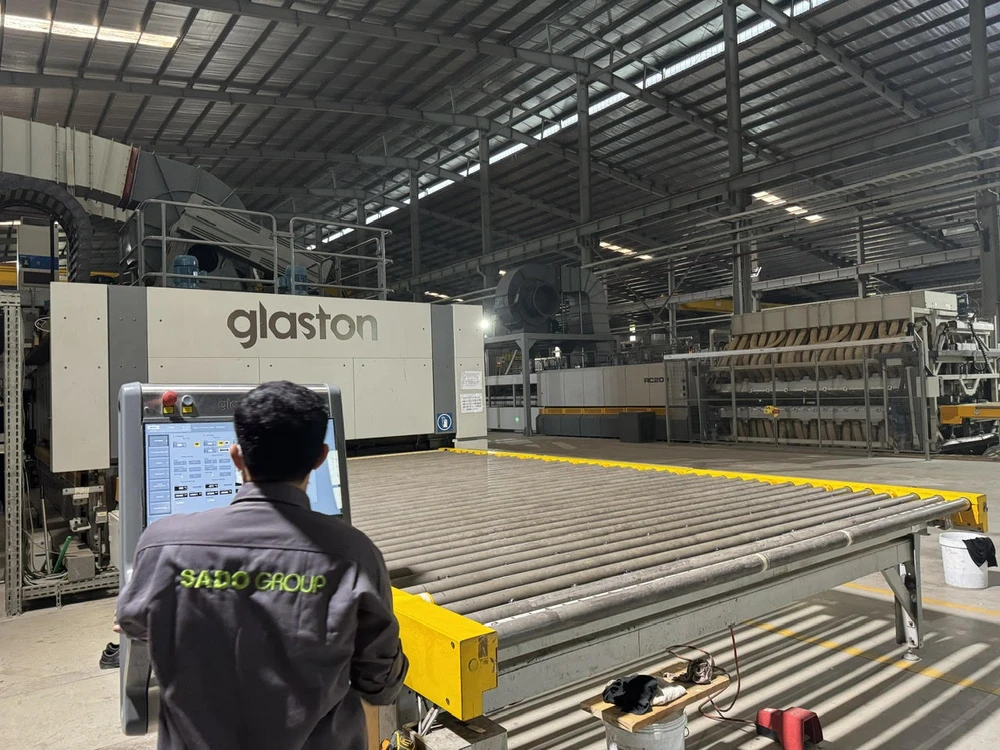 Nhà máy sản xuất kính của SADO Group với công nghệ hiện đại của Châu âu công nghệ sado.jpg