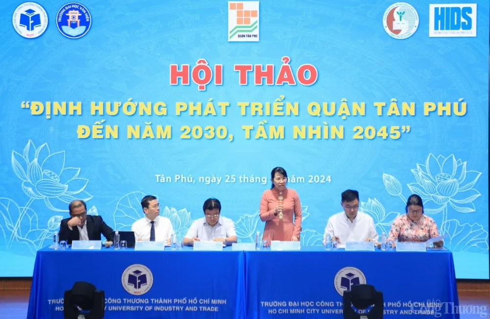 Bí thư Quận ủy Tân Phú Lê Thị Kim Hồng phát biểu tại hội thảo