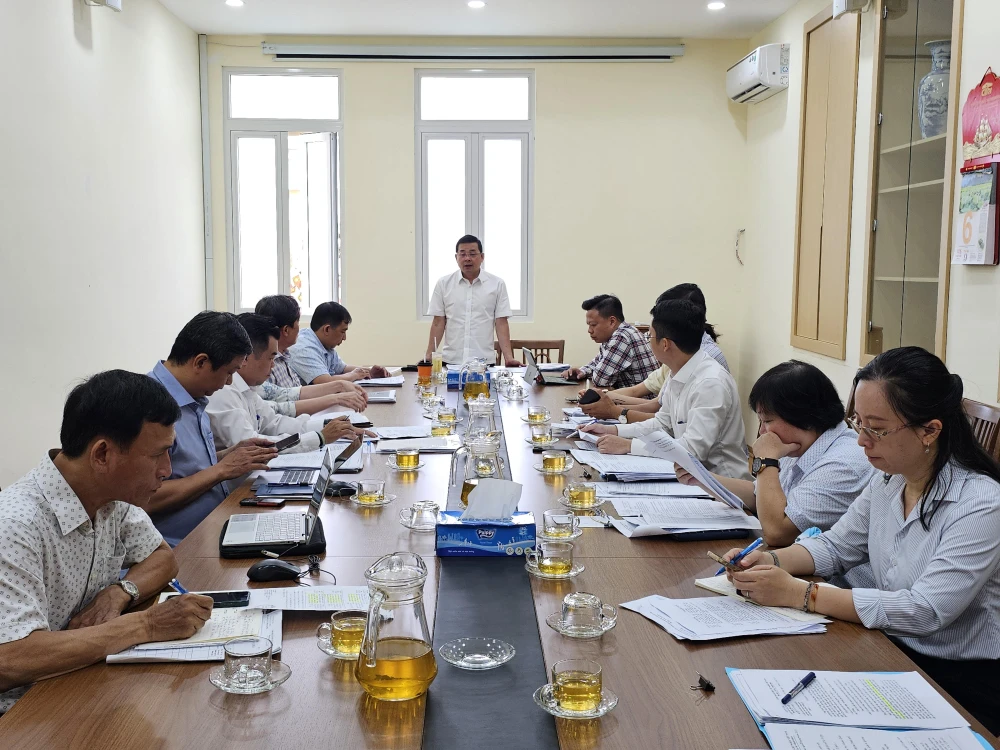 Giám đốc Sở TNMT Nguyễn Toàn Thắng, Tổ trưởng Tổ 5013 phát biểu tại buổi làm việc Tổ 53.1.jpg
