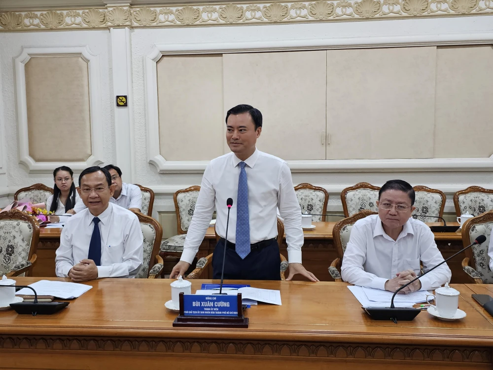 Phó Chủ tịch Bùi Xuân Cường phát biểu chúc mừng và giao nhiệm vụ cho lãnh đạo Sở NNMT PCT BXC phát biểu 12-5.jpg