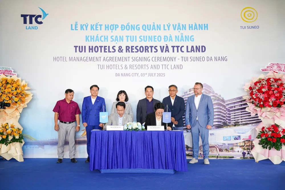 Lãnh đạo cấp cao hai bên thực hiện nghi thức ký kết