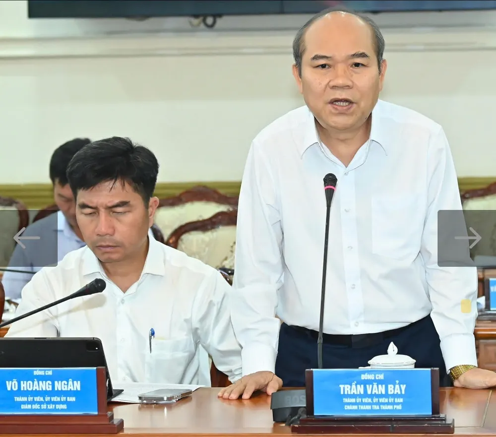 Chánh thanh tra TPHCM Trần Văn Bảy phát biểu tại phiên họp. Ảnh: Việt Dũng