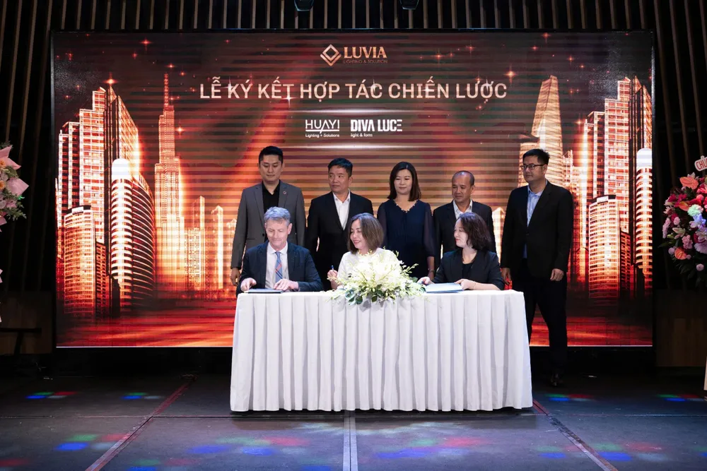 Các đối tác trong nghi lễ ký kết