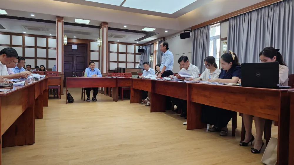 Đại diện Công ty TNHH Nhà Sài Gòn báo cáo tại buổi làm việc. Ảnh: Đỗ Trà Giang
