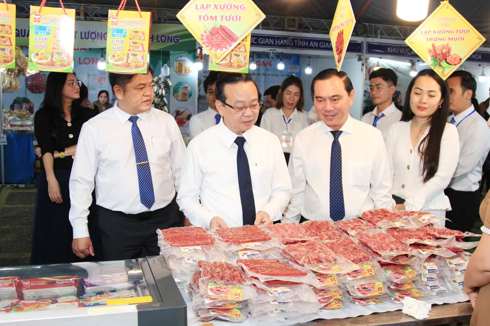 PCT Bùi MInh Thạnh- tham quan.JPG