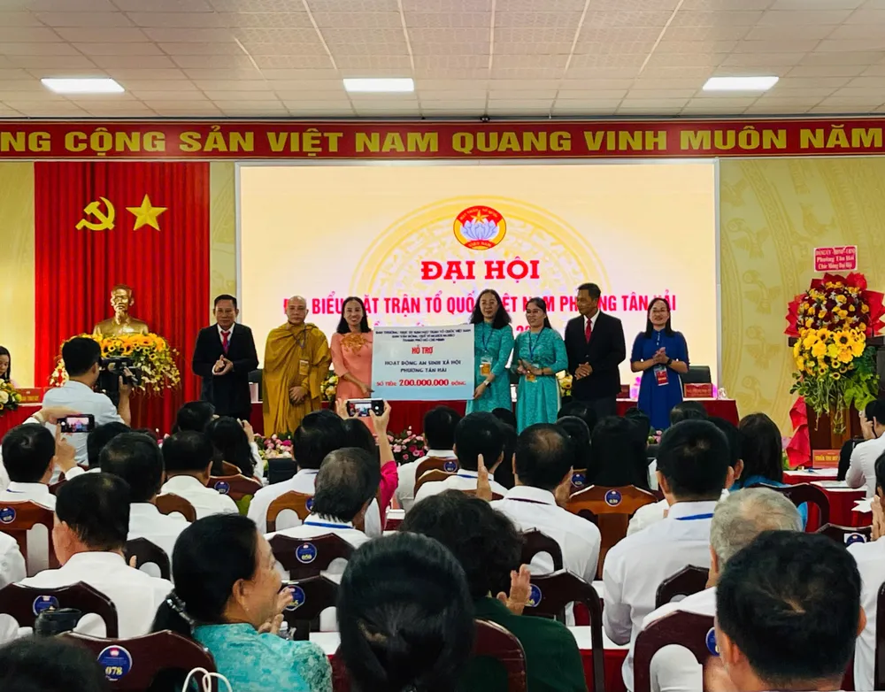 Ban Thường trực Ủy ban MTTQ Việt Nam TPHCM đã hỗ trợ 200 triệu đồng cho phường Tân Hải thực hiện các hoạt động an sinh xã hội ansxh.jpg