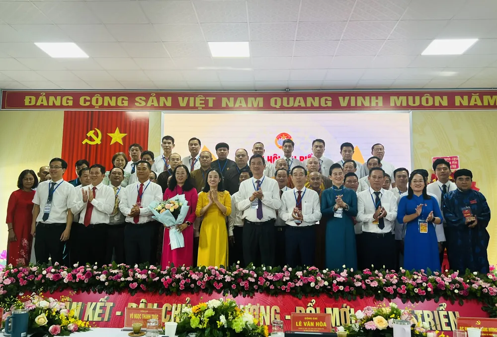 47 Ủy viên Ủy ban MTTQ Việt Nam phường Tân Hải nhiệm kỳ 2025-2030 ra mắt BCH MT ra mat.jpg