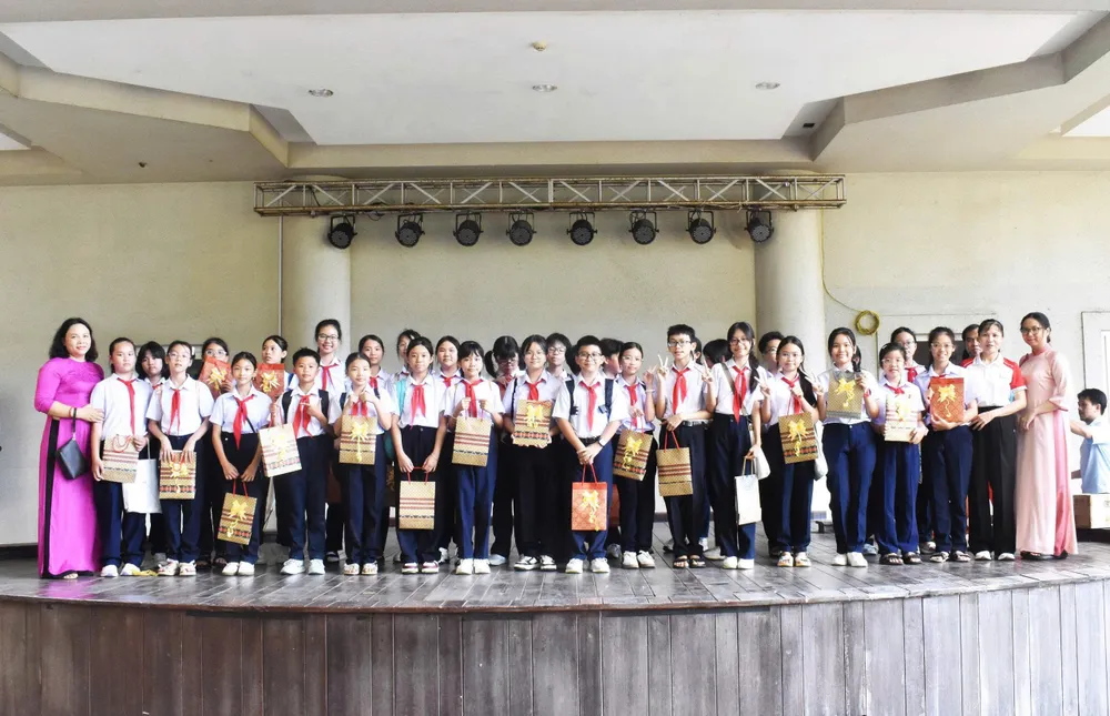 Học sinh Trường THCS Nguyễn An Ninh (phường Tam Thắng, TPHCM) tham gia Chương trình giáo dục lịch sử - văn hóa năm 2025 hoc sinh vt.jpg