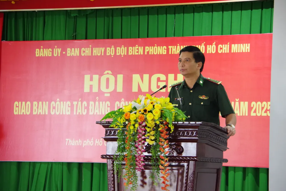 Đại tá Đỗ Vĩnh Thăng, Bí thư Đảng ủy, Chính ủy BĐBP TPHCM phát biểu tại hội nghị ảnh 2 phát biểu chỉ đạo.JPG