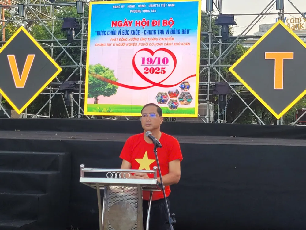 Ông Nguyễn Tấn Bản, Bí thư Đảng ủy phường Vũng Tàu phát biểu khai mạc chương trình IMG_0001.jpeg