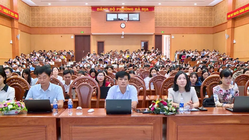 giáo viên tập huấn 0.jpg