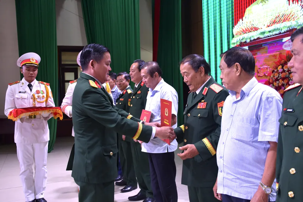 lãnh đạo cư 2.JPG