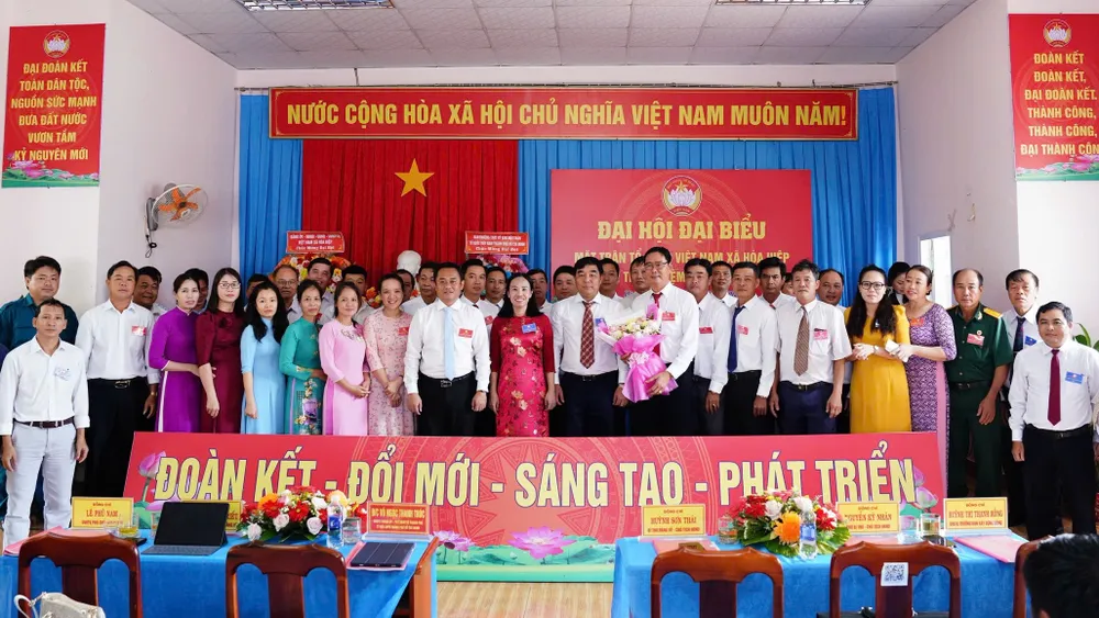 호아히엡(Hoa Hiep) 사의 베트남 조국전선위원회(Vietnam Fatherland Front Committee) 1기(2025~2030년)가 대회에 자기소개를 했습니다. hoahiep.jpg
