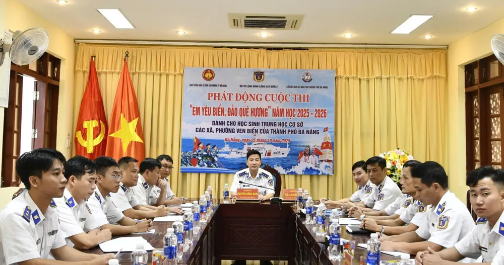 Buổi phát động Cuộc thi trực tuyến “Em yêu biển, đảo quê hương” tại điểm cầu Hải đoàn 21 25-10-le-phat-dong-2.jpg
