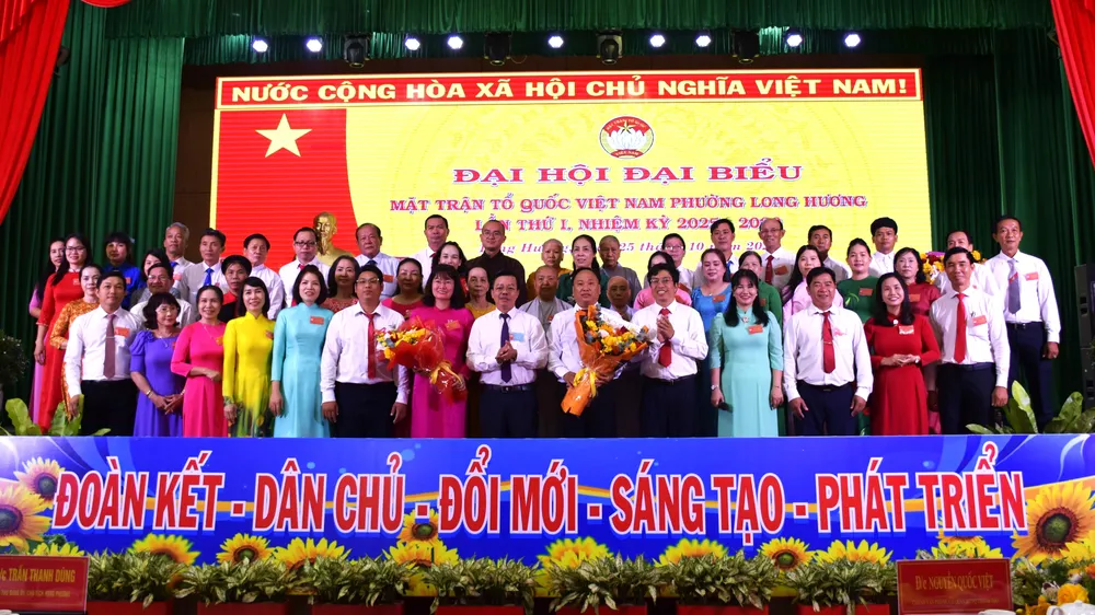 Ủy ban MTTQ Việt Nam phường Long Hương khóa I, nhiệm kỳ 2025 - 2030 ra mắt tại đại hội mt1.jpg