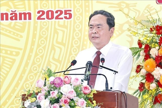 国会主席陈青敏在会上发表指导性讲话。