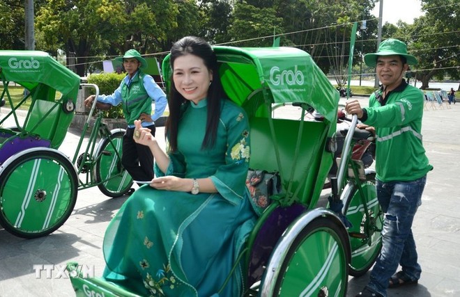 nguoi-dan-trai-nghiem-mo-hinh-dich-vu-grab-xich-lo-tai-hue-anh-2.jpg