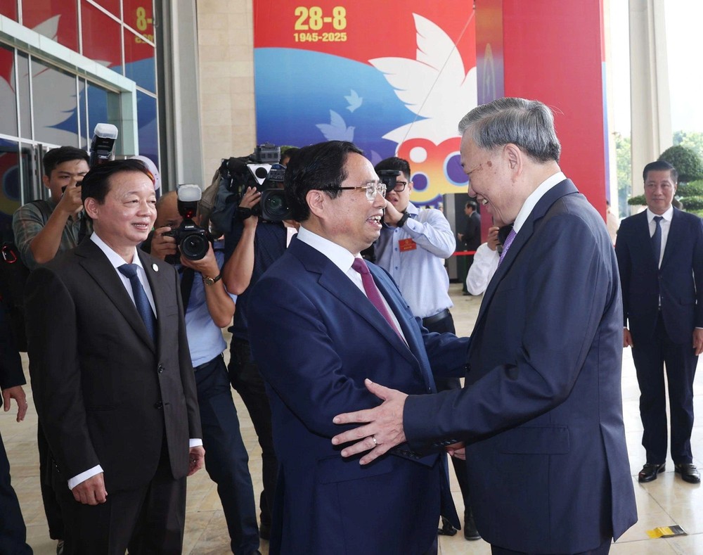 gen-h-To Lam - Pham Minh Chinh 2.jpg