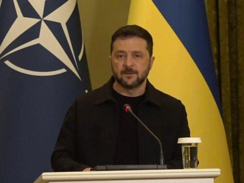 乌克兰总统泽连斯基发表讲话。