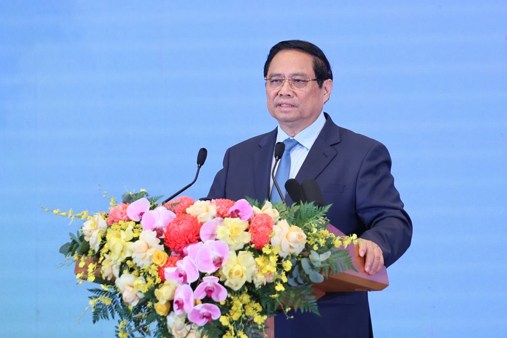 范明政总理在会上发表讲话。