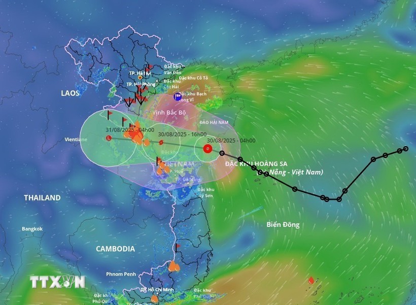 越南天气监察系统记录8月30日上午7时许的6号台风移动方向。