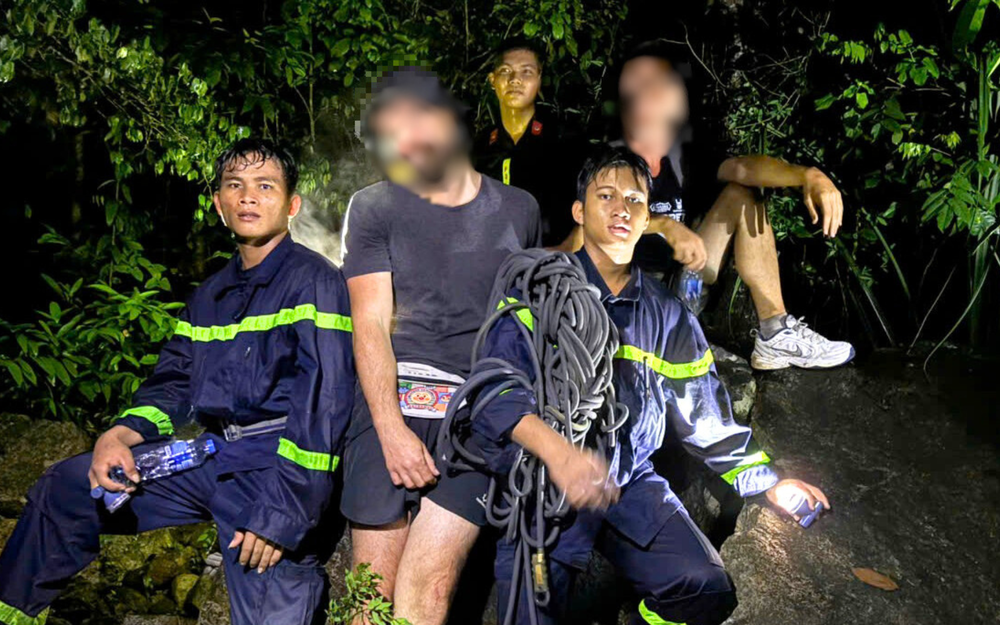 成功营救两名爬仙姑山迷路、精疲力尽俄罗斯游客。