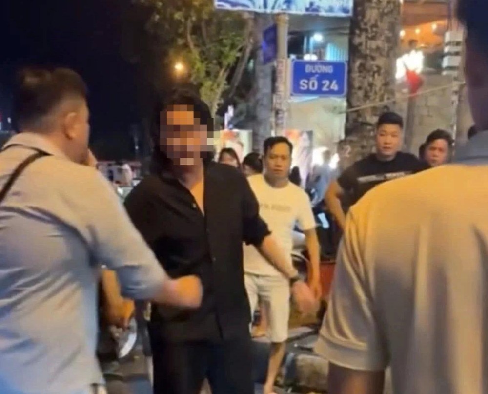 此次殴打事件是在安乐坊一家餐馆发生。(视频截图)