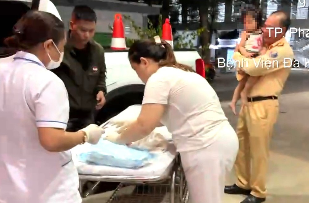 交警已及时护送在甘林-永好高速公路上即将分娩的产妇安全到医院。(图由6号高速公路陆路交警队提供)