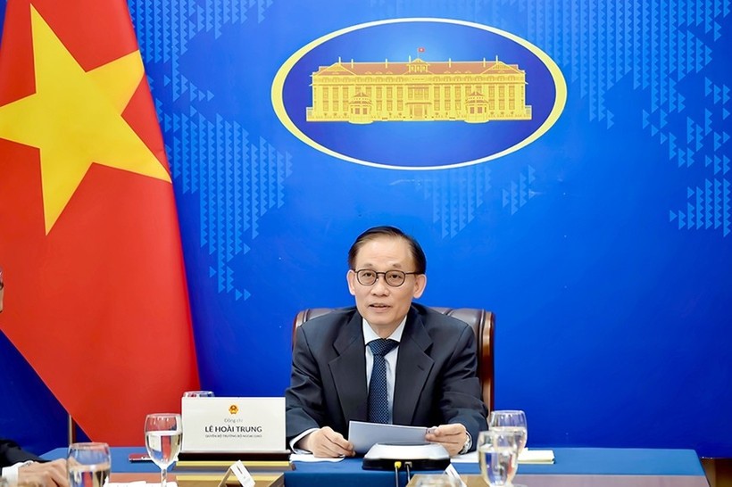 党中央书记处书记、越南外交部代部长黎怀忠。