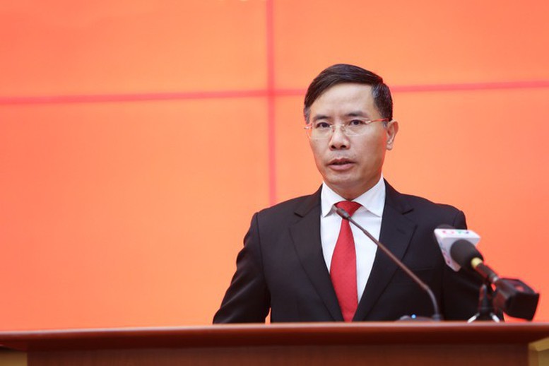 岘港市人委会主席范德印。