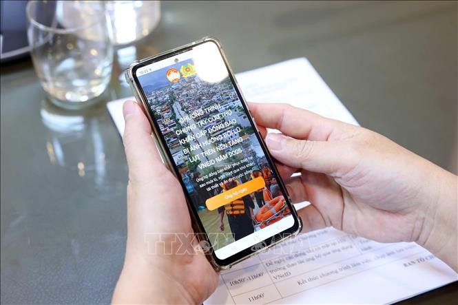 通过VNeID平台携手援助受灾同胞。