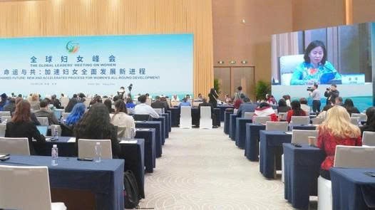 党中央委员、越南妇女联合会主席阮氏线率团出席峰会。