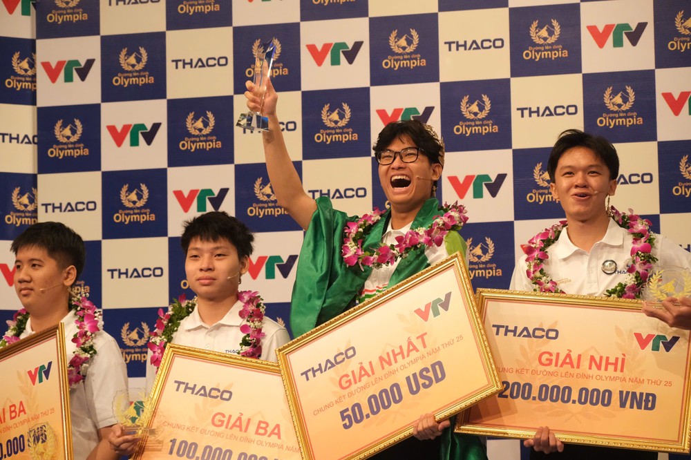 陈裴保庆是第25次“攀登奥林匹亚峰”的冠军得主。段清松排名第二，黎光维科和阮日蓝并列第三名。