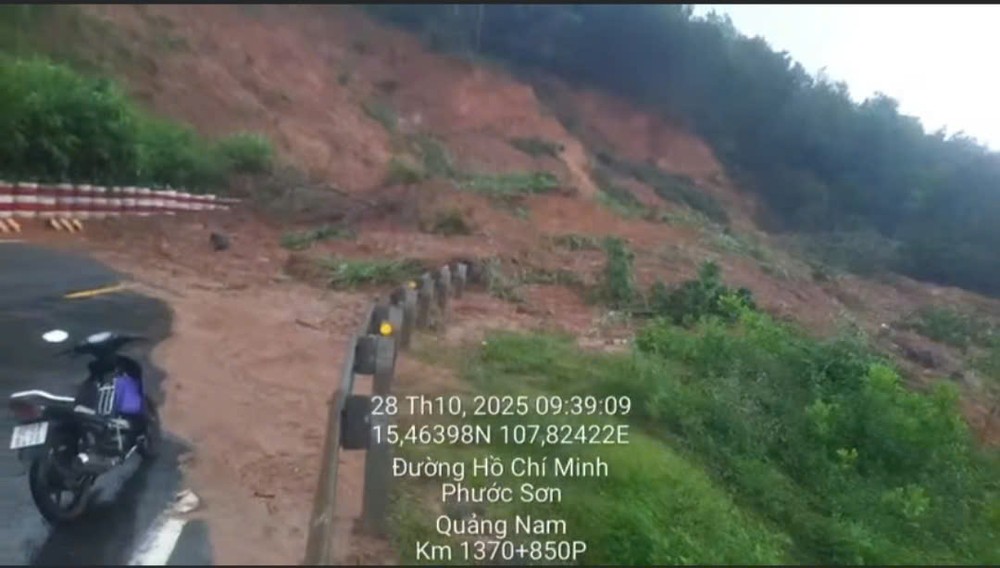 弹簧岭严重滑坡。