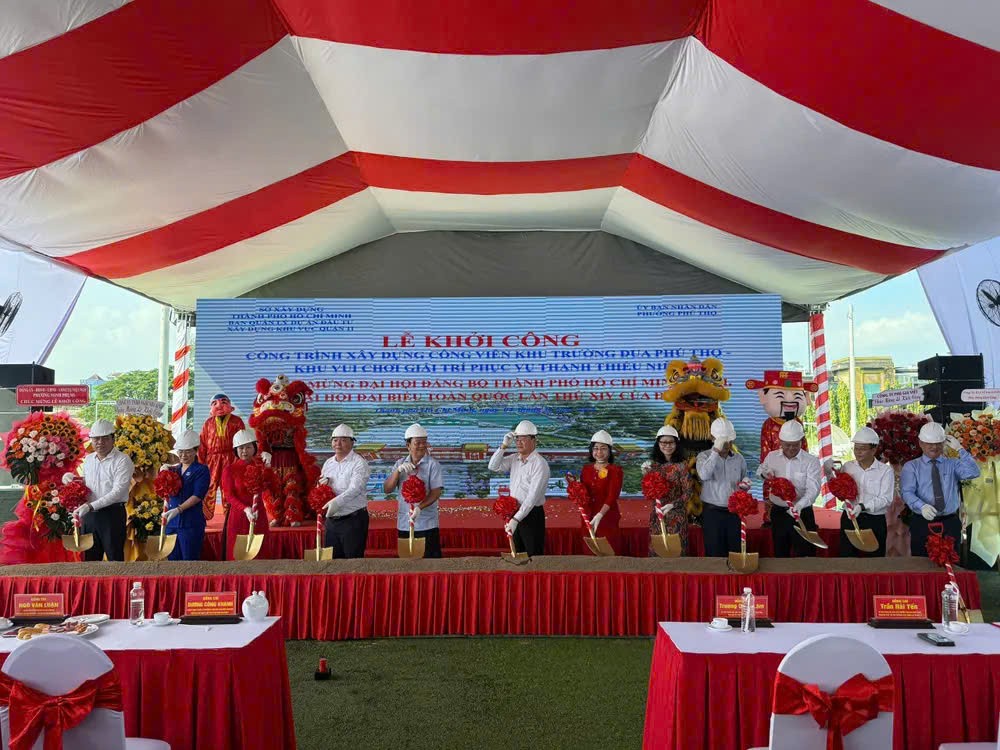 富寿跑马场公园项目动工仪式。